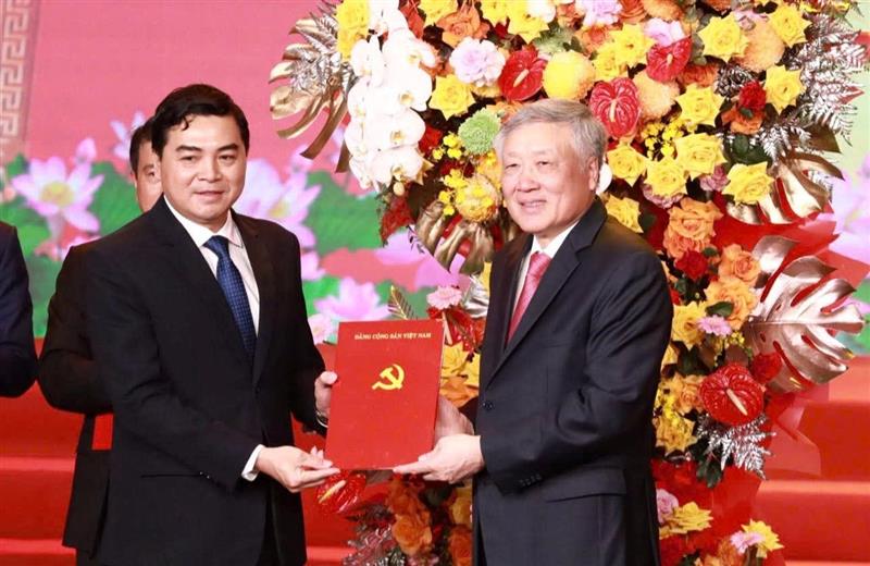 Đồng chí Nguyễn Hoài Anh - Uỷ viên dự khuyết Ban Chấp hành Trung ương Đảng, Bí thư Tỉnh uỷ, Chủ tịch Hội đồng nhân dân tỉnh Bình Thuận giữ chức Phó Bí thư Thường trực Tỉnh uỷ.