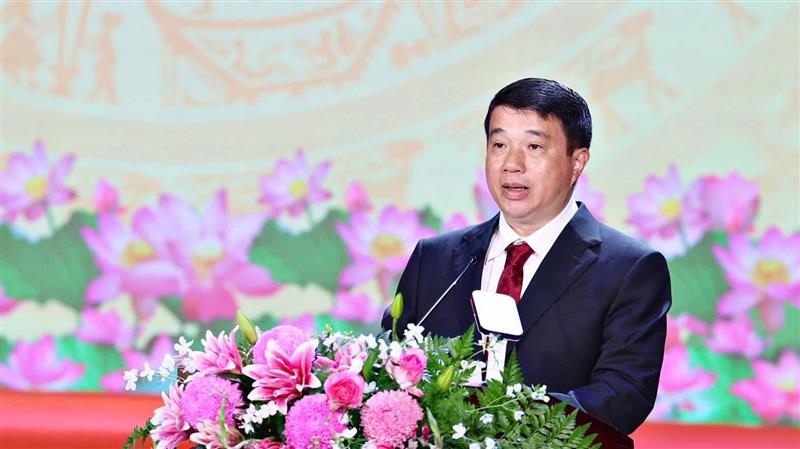 Đồng chí Y Thanh Hà Niê Kđăm - Ủy viên Ban Chấp hành Trung ương Đảng, Bí thư Tỉnh ủy, Trưởng đoàn Đại biểu Quốc hội tỉnh Lâm Đồng phát biểu