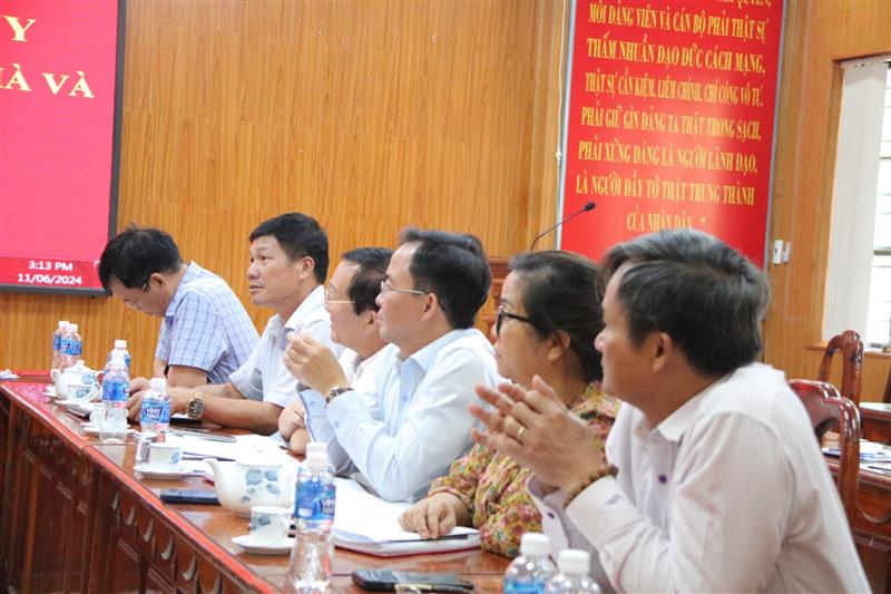 Lãnh đạo huyện Đam Rông và Lâm Hà dự buổi làm việc