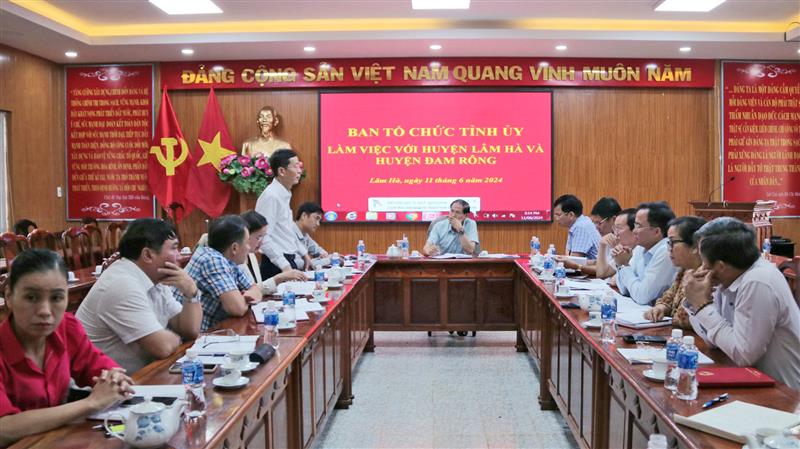 Quang cảnh buổi làm việc