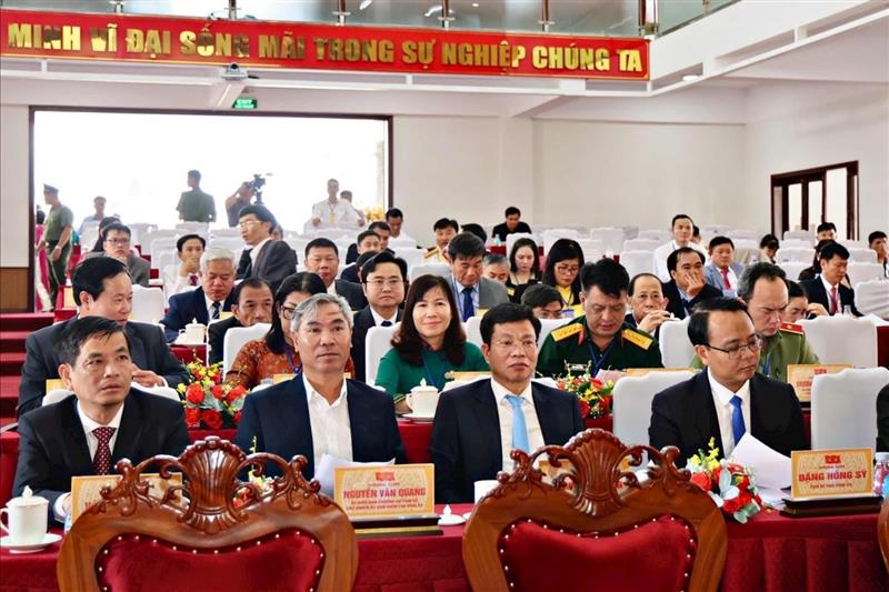 Các đồng chí Thường trực Tỉnh ủy và đại biểu dự hội nghị