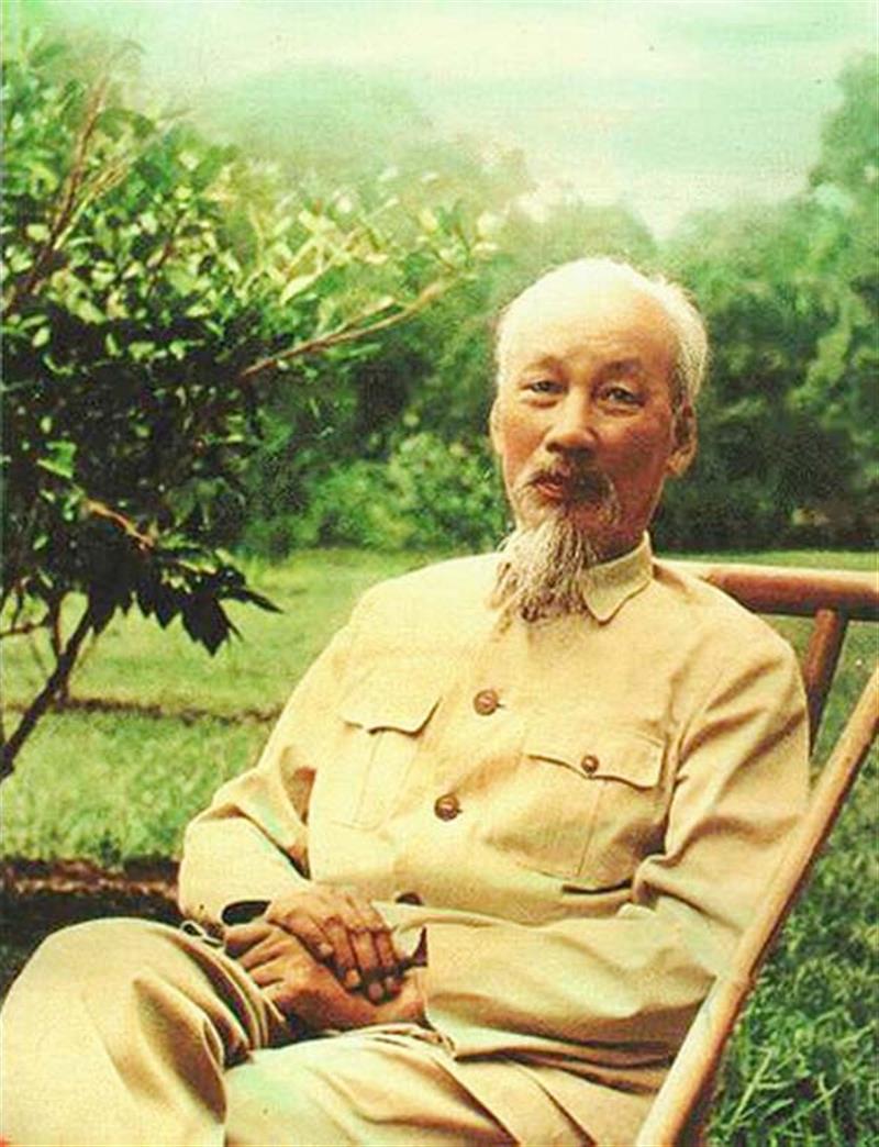 Người khẳng định “Việc nước lấy đoàn thể làm cốt cán. Việc đoàn thể lấy cán bộ làm cốt cán. Cán bộ lấy đạo đức làm cốt cán”…