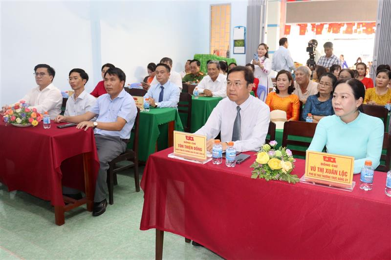 Các đại biểu dự Ngày hội Đại đoàn kết toàn dân tộc năm 2025 tại khu phố 2 - phường Bình Thuận