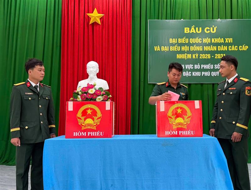 Sự tham gia đông đủ của cán bộ, chiến sĩ lực lượng vũ trang trên địa bàn đặc khu Phú Quý