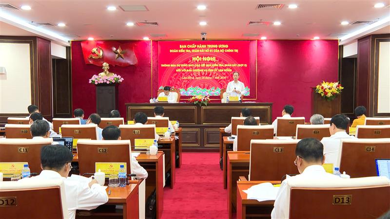 Quang cảnh buổi làm việc