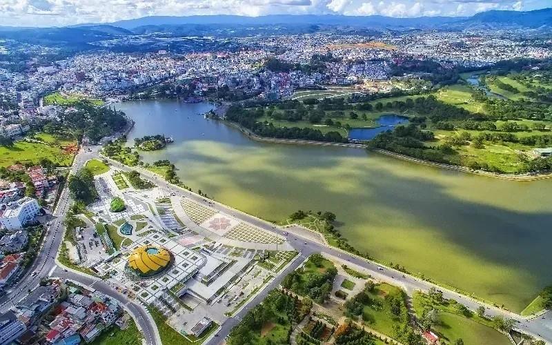      Lâm Đồng phấn đấu giảm tối thiểu 50% số thôn, tổ dân phố sau sắp xếp
