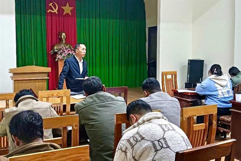 Trong các buổi họp, Chi bộ thôn 4, xã Lạc Dương đề ra các chỉ tiêu cụ thể để lãnh đạo phát triển kinh tế, nâng cao đời sống người dân