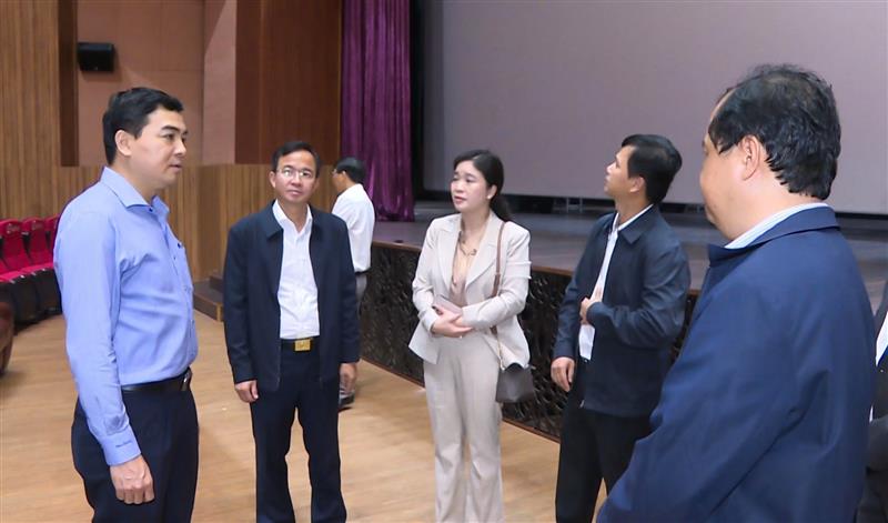 Phó Bí thư Thường trực Tỉnh ủy Nguyễn Hoài Anh cùng các thành viên khảo sát tại các địa điểm tổ chức Đại hội
