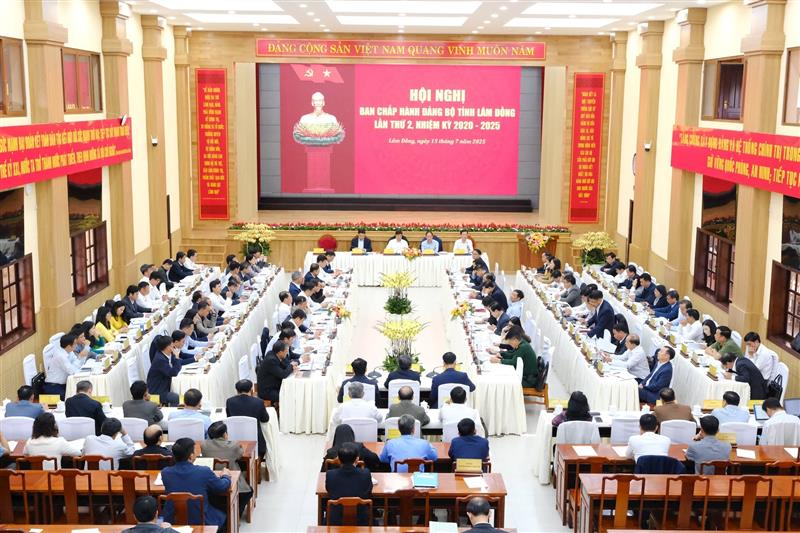 Đảng bộ tỉnh xác định: Cán bộ càng ở vị trí cao càng phải tiên phong, mẫu mực. Ảnh: tư liệu