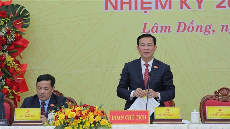 Đồng chí Hồ Văn Mười, Phó Bí thư Tỉnh ủy, Bí thư Đảng ủy UBND tỉnh, Chủ tịch UBND tỉnh Lâm Đồng phát biểu quán triệt các nội dung Phiên chính thức sẽ diễn ra vào sáng 20/8