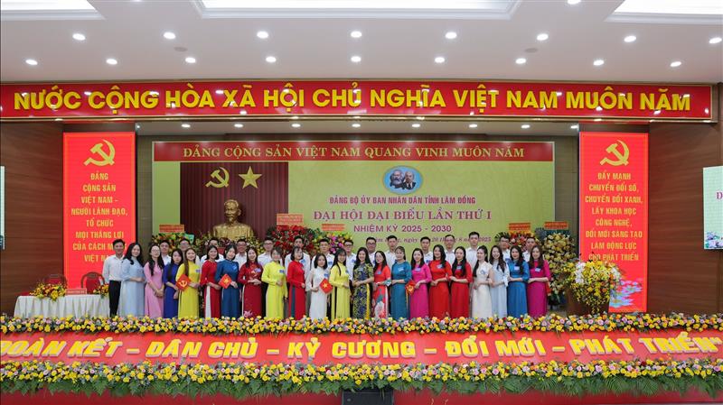 Đoàn Thanh niên UBND tỉnh tham gia phục vụ Đại hội