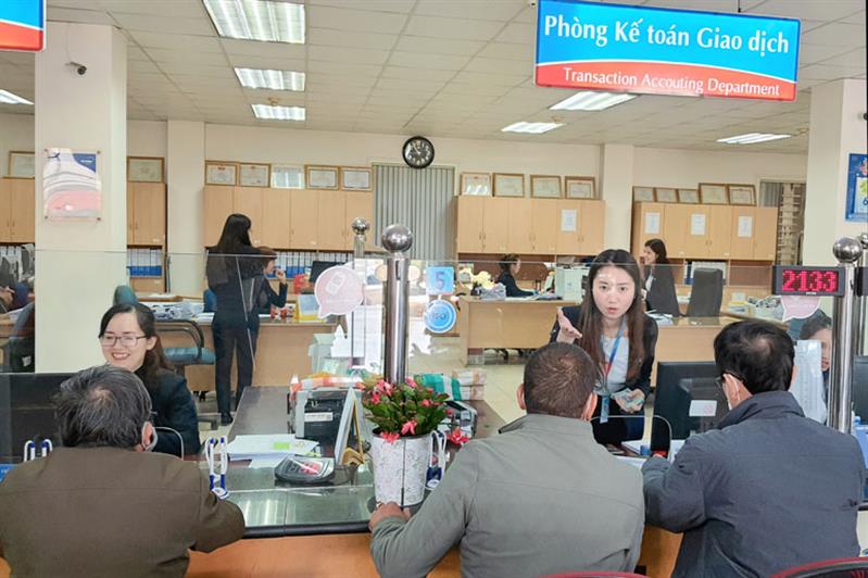 Đội ngũ CNV Vietinbank trách nhiệm chu đáo trong giao tiếp với khách hàng