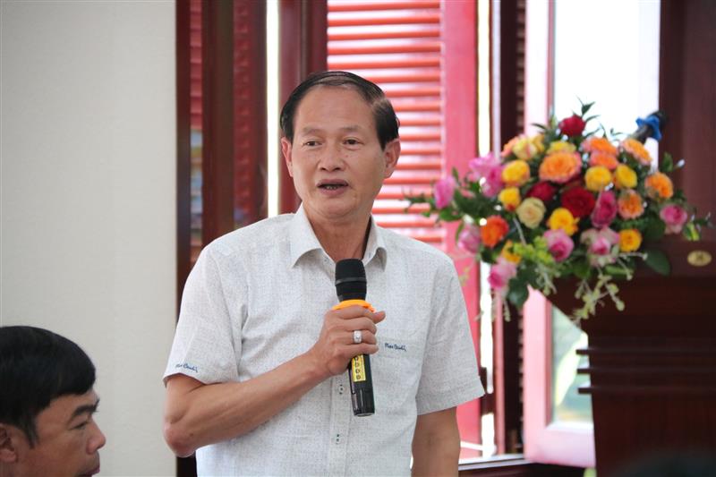 Đồng chí Nguyễn Trọng Ánh Đông - Ủy viên Ban Thường vụ Tỉnh ủy, Trưởng Ban Tổ chức Tỉnh ủy trao đổi tại buổi làm việc