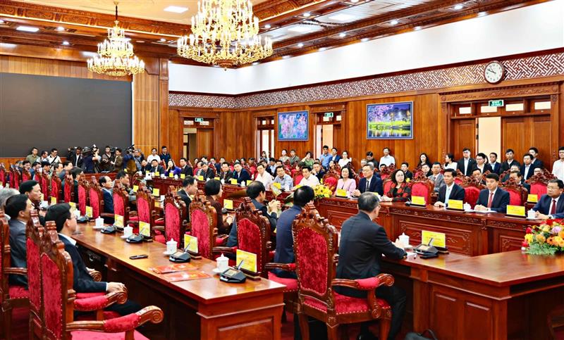 Quang cảnh Hội nghị công bố quyết định của Bộ Chính trị về công tác cán bộ