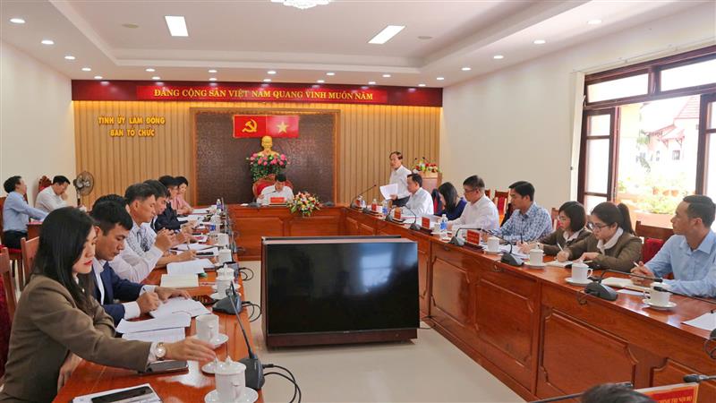 Quang cảnh buổi làm việc