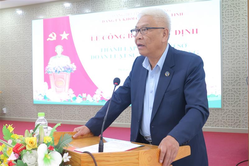 Đồng chí Huỳnh Tho - Bí thư Chi bộ cơ sở Đoàn Luật sư tỉnh Lâm Đồng phát biểu nhận nhiệm vụ