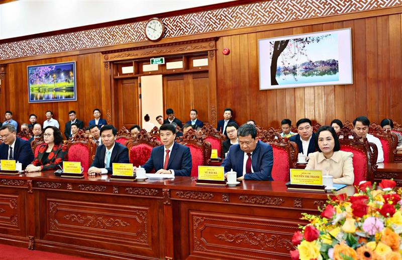 Các đồng chí Ủy viên Trung ương Đảng tham dự Hội nghị