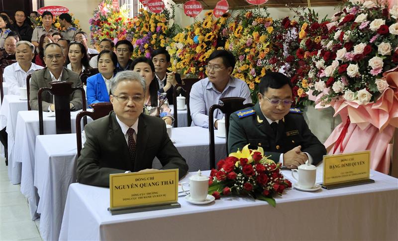 Các đồng chí Nguyễn Quang Thái - Tổng Cục trưởng Tổng Cục THADS; Vương Toàn Thắng - Phó Vụ trưởng Vụ Tổ chức cán bộ, Tổng cục THADS tham dự lễ