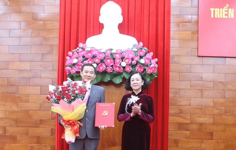 Thường trực Ban Bí thư Trương Thị Mai trao Quyết định cho đồng chí Nguyễn Thái Học, Phó Trưởng ban Nội chính Trung ương giữ chức Quyền Bí thư Tỉnh ủy Lâm Đồng nhiệm kỳ 2020 - 2025