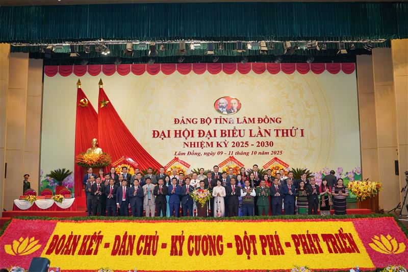 Đoàn đại biểu Đảng bộ tỉnh Lâm Đồng đi dự Đại hội toàn quốc lần thứ XIV của Đảng Đoàn đại biểu Đảng bộ tỉnh Lâm Đồng đi dự Đại hội toàn quốc lần thứ XIV của Đảng