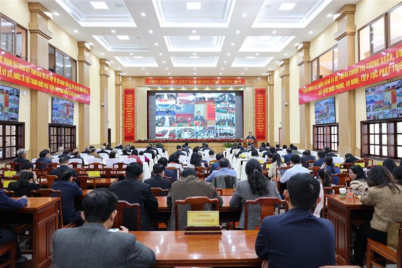 Tỉnh ủy Lâm Đồng tổ chức Hội nghị nghiên cứu, học tập, quán triệt Nghị quyết Đại hội đại biểu Đảng bộ tỉnh lần thứ I, nhiệm kỳ 2025 - 2030 Tỉnh ủy Lâm Đồng tổ chức Hội nghị nghiên cứu, học tập, quán triệt Nghị quyết Đại hội đại biểu Đảng bộ tỉnh lần thứ I, nhiệm kỳ 2025 - 2030