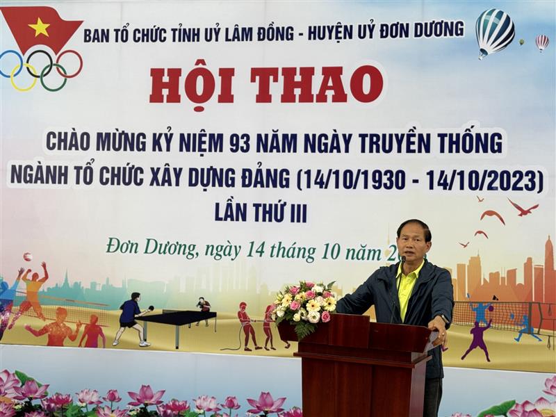 Đồng chí Nguyễn Trọng Ánh Đông- Ủy viên Ban Thường vụ, Trưởng Ban Tổ chức Tỉnh ủy phát biểu khai mạc hội thao