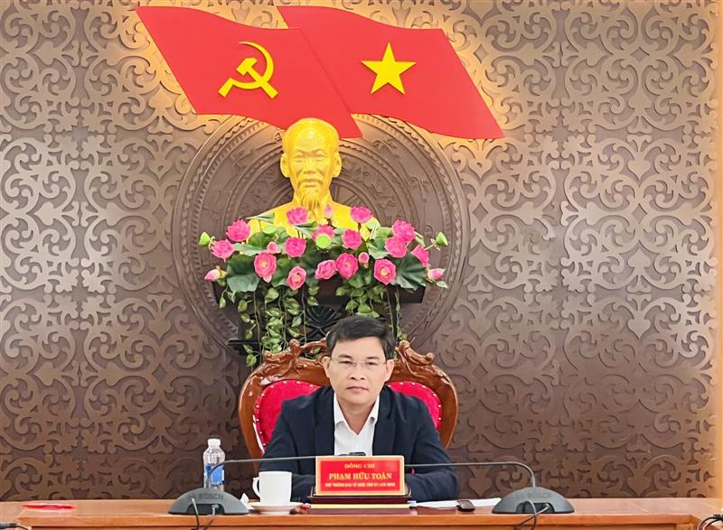Đồng chí Phạm Hữu Toàn - Phó Trưởng Ban Tổ chức Tỉnh ủy chủ trì điều hành hội nghị