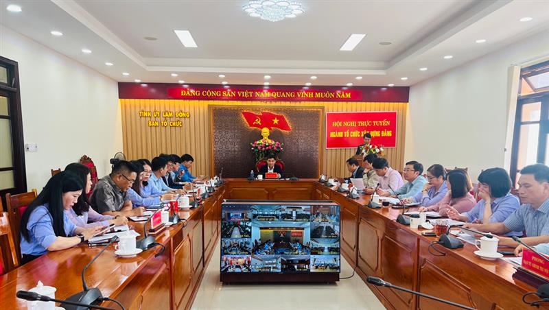 Quang cảnh hội nghị tại điểm cầu Ban Tổ chức Tỉnh ủy Quang cảnh hội nghị tại điểm cầu Ban Tổ chức Tỉnh ủy