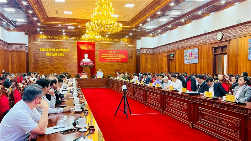 Tỉnh ủy tổ chức quán triệt Chỉ thị 35 và Hướng dẫn 27 của Trung ương Tỉnh ủy tổ chức quán triệt Chỉ thị 35 và Hướng dẫn 27 của Trung ương